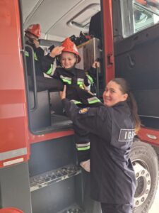 6bdacd7a-22ba-4882-a7e2-40edb4039769